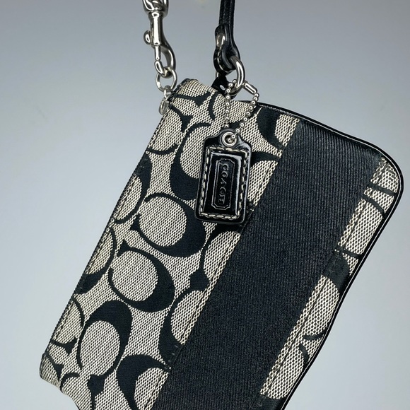 2010 Coach Monogram Jacquard Wristlet - Picture 4 of 8